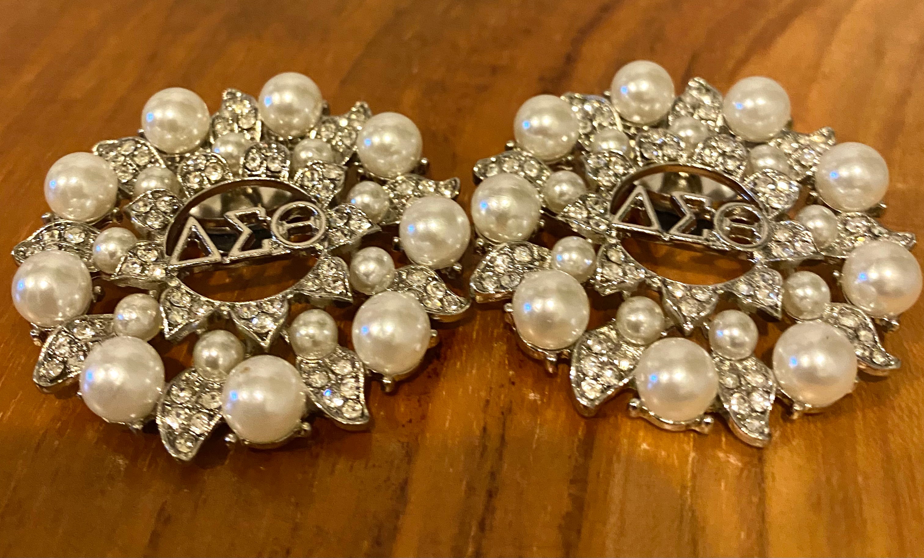 Delta Sigma Theta ΔΣΘ Pearl Brooch – Simply Greek